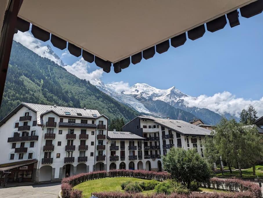 Central Spacious Flat With Private Parking Apartment Chamonix Exterior photo