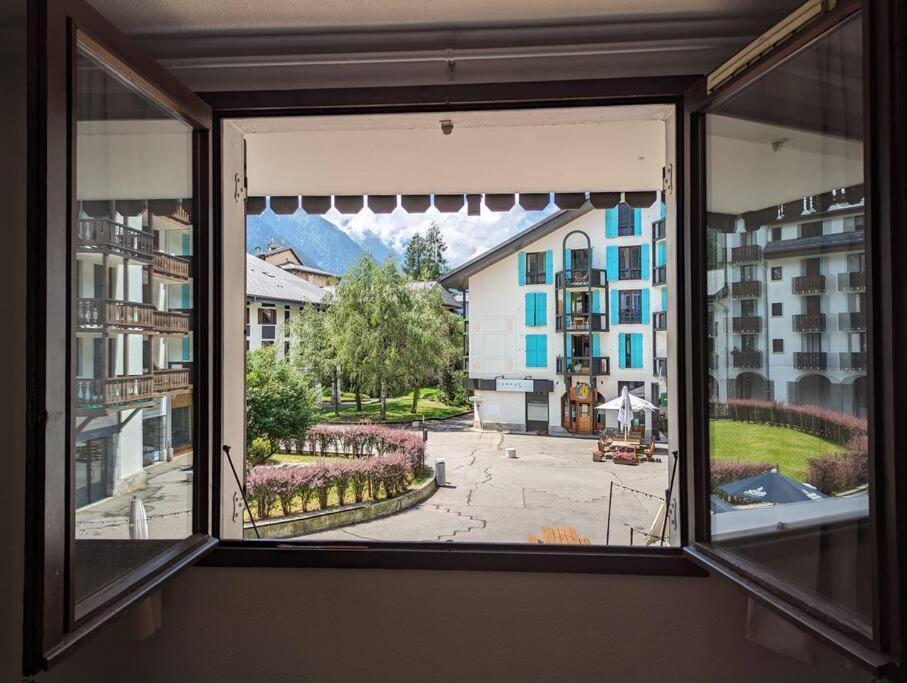 Central Spacious Flat With Private Parking Apartment Chamonix Exterior photo